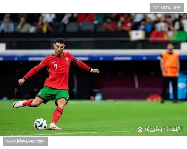 世界杯预选赛葡萄牙队C罗制造点球并亲自主罚命中助球队稳固领先优势 世界杯预选赛葡萄牙队C罗制造点球并亲自主罚命中助球队稳固领先优势